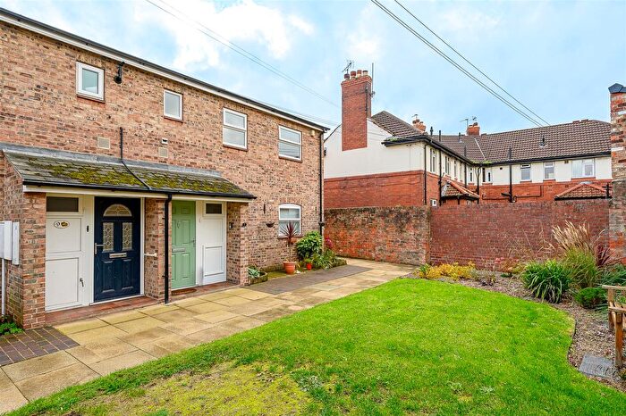 2 Bedroom Flat For Sale In Clementhorpe, York, YO23