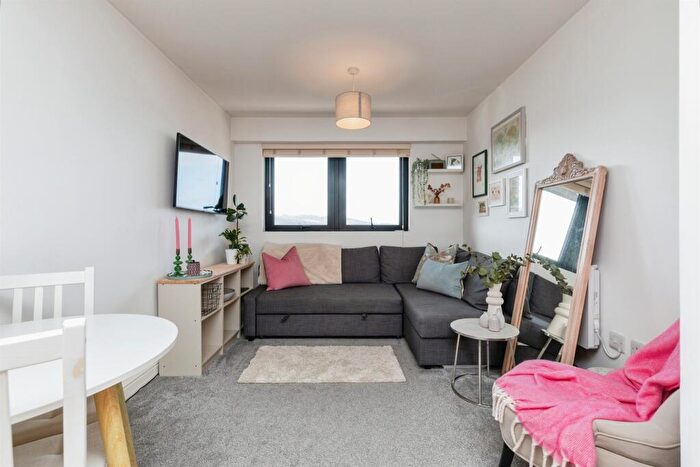 1 Bedroom Flat For Sale In Whitchurch Lane, Bristol, BS14