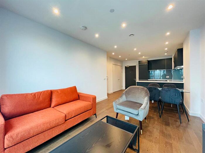 2 Bedroom Apartment To Rent In Novella Apartments, Manchester, M3