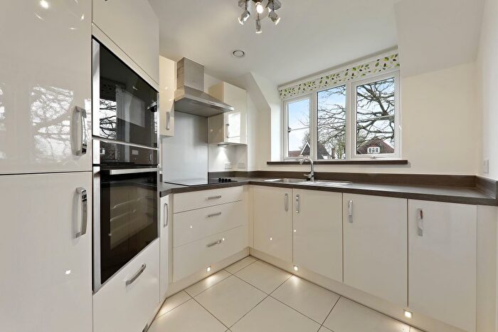 1 Bedroom Flat To Rent In Addington Road, Selsdon, South Croydon, CR2