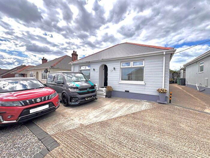 2 Bedroom Bungalow For Sale In Horsebridge Hill, Newport, PO30