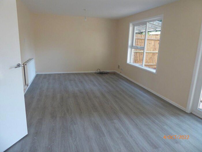3 Bedroom House To Rent In Moorfield Square, Southfields, Northampton, NN3