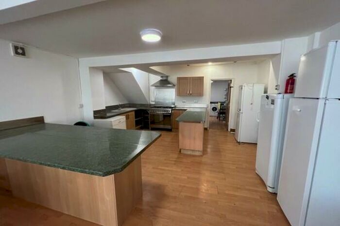 6 Bedroom Terraced House To Rent In Moy Road Cardiff, CF24