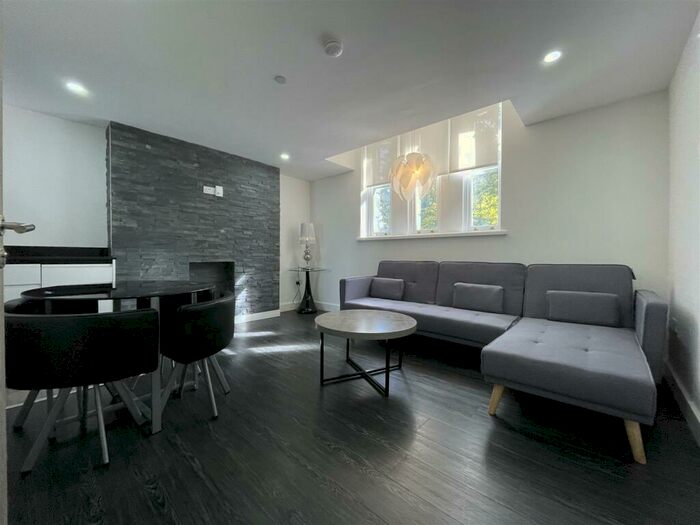 2 Bedroom Flat To Rent In The Walk, Cardiff, CF24