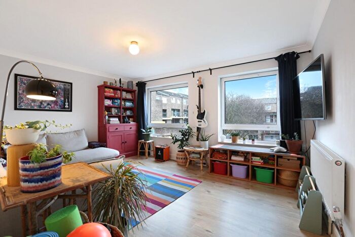 2 Bedroom Flat For Sale In Vestry Road, London, SE5