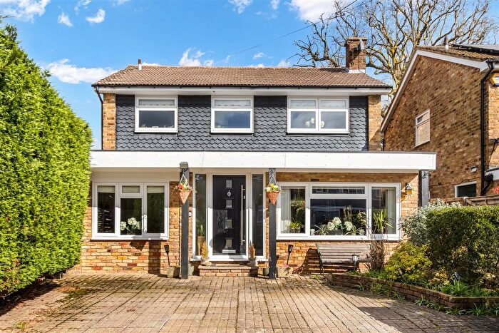 4 Bedroom Detached House For Sale In Heath Close, Little Heath, EN6