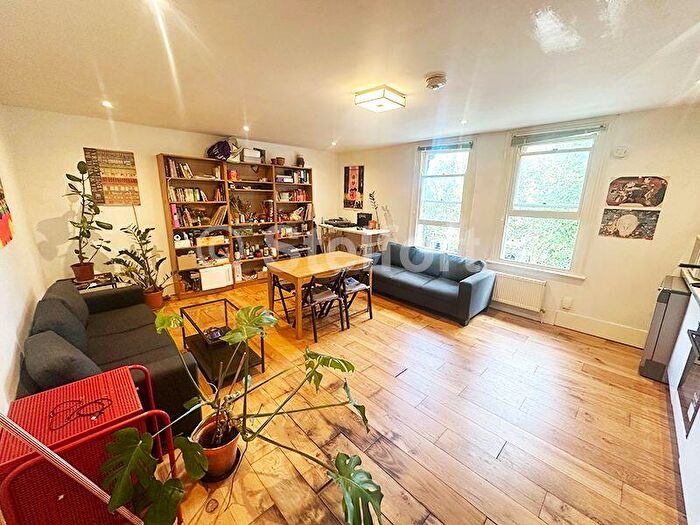 3 Bedroom Flat To Rent In Hillmarton Road, London, N7