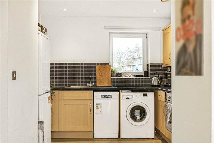 1 Bedroom Apartment For Sale In Harry Zeital Way, London, E5