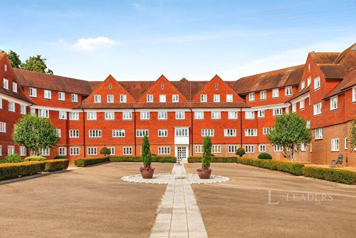 2 Bedroom Flat To Rent In Flat, Elizabeth House, Elizabeth Drive, Banstead, SM7
