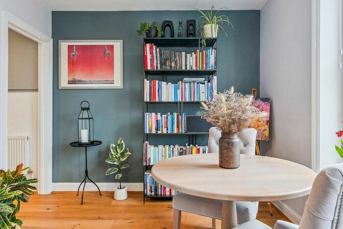 1 Bedroom Flat To Rent In Richmond Hill, Richmond, TW10