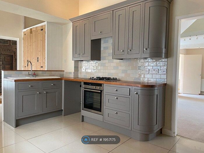 3 Bedroom Flat To Rent In Coombe Street, Bruton, BA10