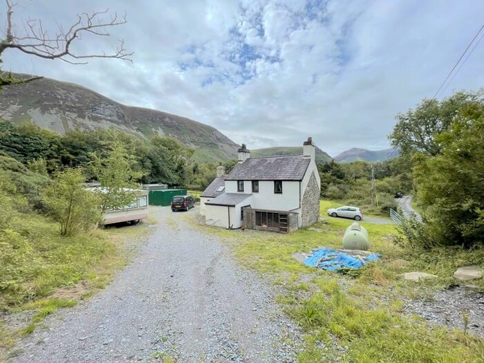 3 Bedroom Detached House For Sale In Clynnogfawr, Caernarfon, LL54