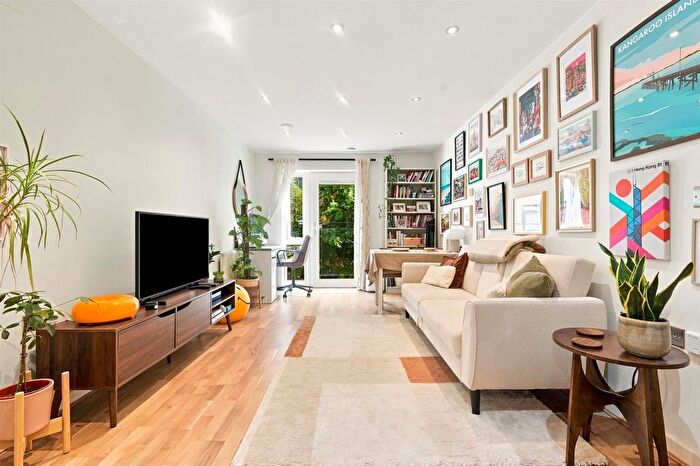 1 Bedroom Flat For Sale In Fairbridge Road, N19