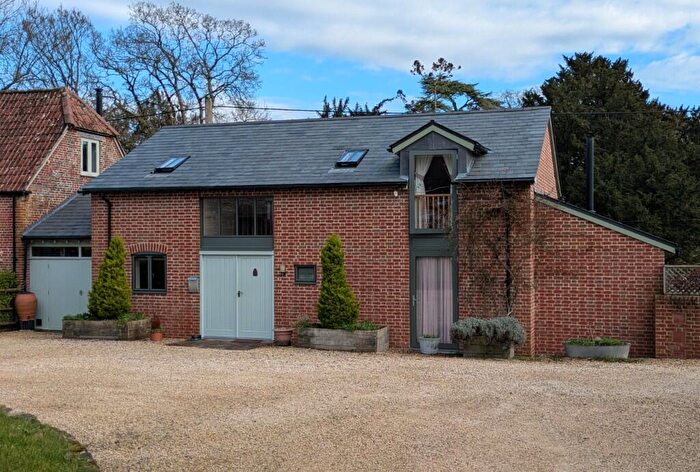 3 Bedroom Detached House For Sale In Fairfield Road, Shroton, DT11