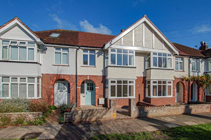 3 Bedroom Detached House To Rent In Orchard Avenue, Chichester, West Sussex, PO19