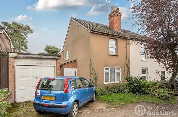 3 Bedroom Semi Detached House For Sale In New Road, Sandhurst, Berkshire, GU47