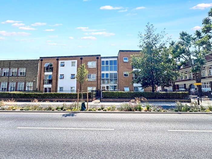 2 Bedroom Flat To Rent In Candlelight Court, Romford Road, Stratford, E15