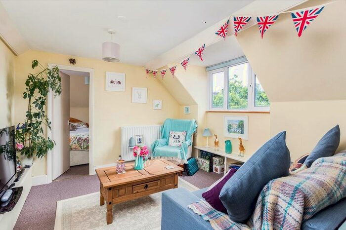 1 Bedroom Flat To Rent In Fernbank House, Portsmouth Road, KT7