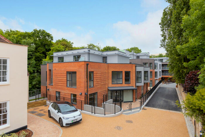 1 Bedroom Retirement Property To Rent In Kingston Road, Ewell Village, KT17