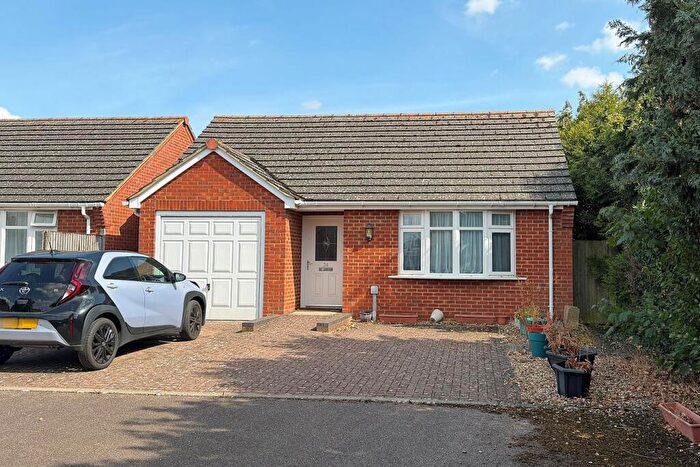 2 Bedroom Detached Bungalow For Sale In Meadow Way, Stotfold, Hitchin, SG5