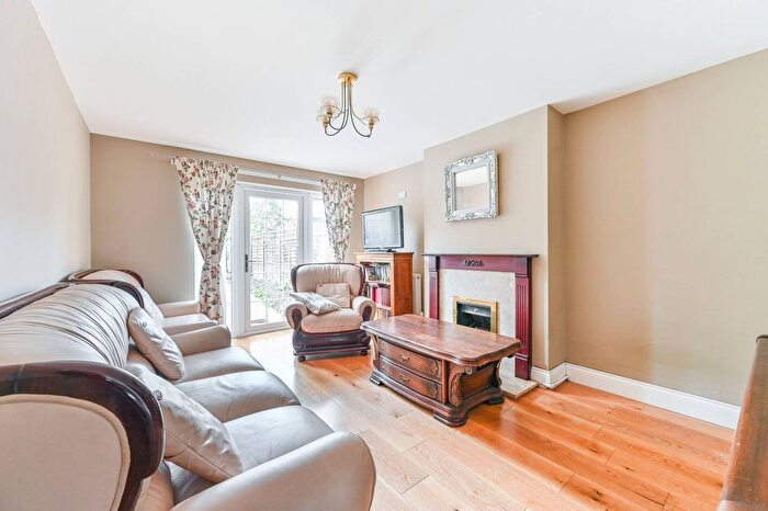 3 Bedroom Terraced House For Sale In Green Lane, Thornton Heath, CR7