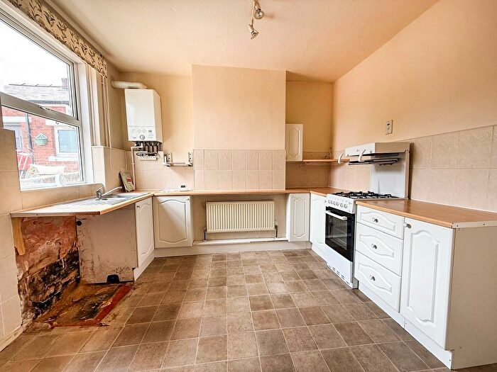2 Bedroom Flat For Sale In Wellington Street, Nottingham, Eastwood, NG16
