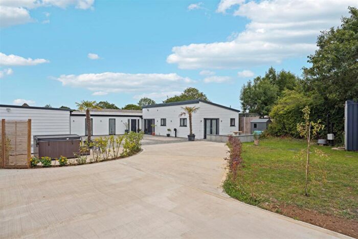 4 Bedroom Detached House For Sale In Ivy Lane, Great Brickhill, Buckinghamshire, MK17