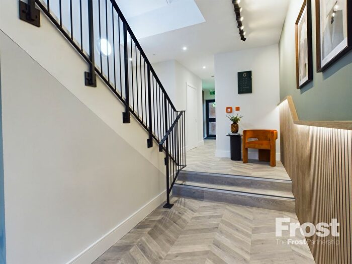 2 Bedroom Flat To Rent In Station Road, Gerrards Cross, Buckinghamshire, SL9