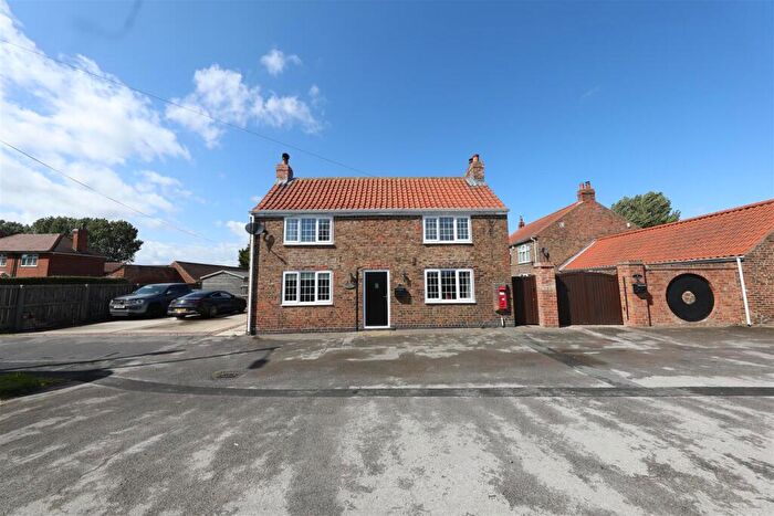 3 Bedroom Cottage For Sale In Main Road, Camerton, Hull, HU12