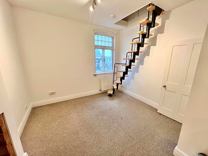 1 Bedroom Flat To Rent In Mercers Row, Northampton, NN1