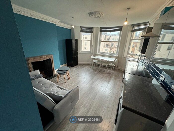 3 Bedroom Flat To Rent In Holland Road, Hove, BN3