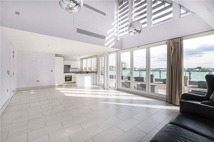 3 Bedroom Flat To Rent In Park Street, London, SE1