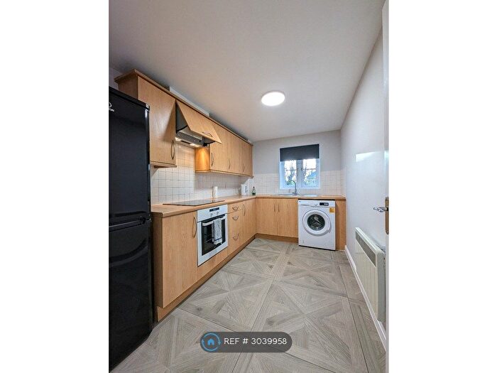 2 Bedroom Flat To Rent In Martingale Chase, Newbury, RG14