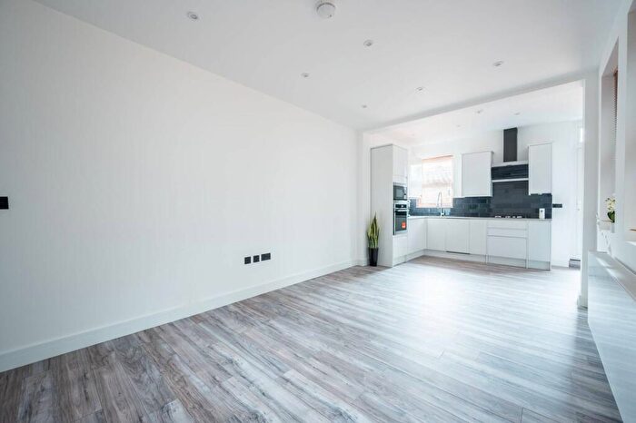 1 Bedroom Flat To Rent In .Coldharbour Lane, Brixton, London, SE5