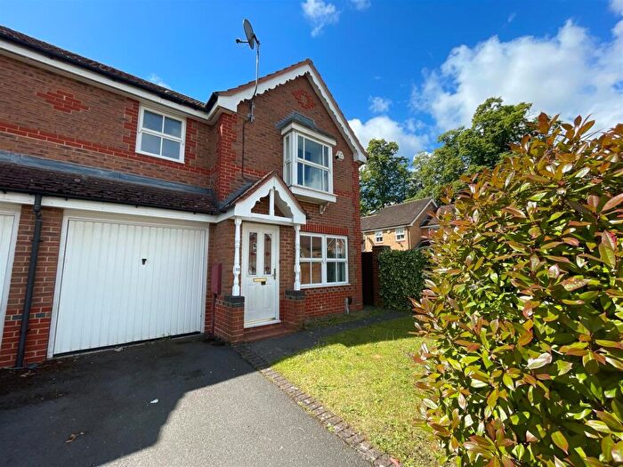 3 Bedroom End Of Terrace House For Sale In Wych Elm Road, Oadby, Leicester, LE2