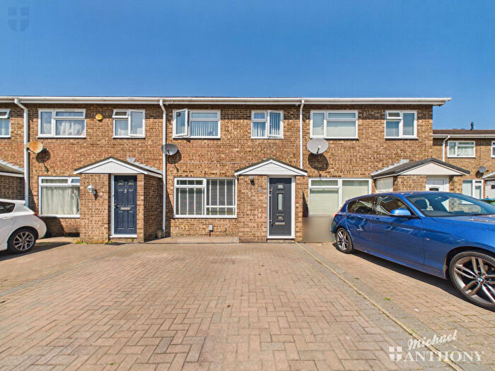 3 Bedroom Terraced House For Sale In Elm Farm Road, Aylesbury, HP21
