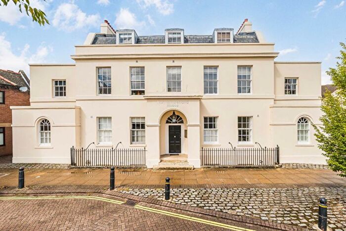 2 Bedroom Flat For Sale In Lower Square, Old Isleworth, TW7