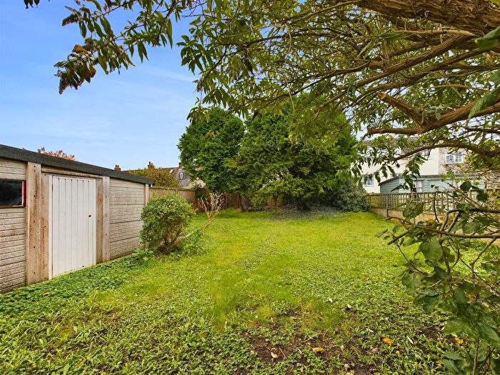 2 Bedroom Bungalow For Sale In Horsebrook Park, Calne, SN11
