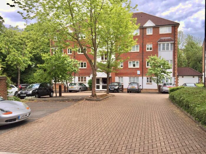 2 Bedroom Flat To Rent In Autumn Drive, Sutton, SM2
