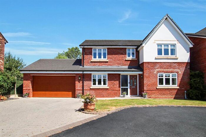 4 Bedroom Detached House For Sale In Yew Tree Court, Austrey, CV9