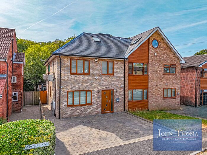 5 Bedroom Detached House For Sale In Woolhampton Way, Chigwell, IG7