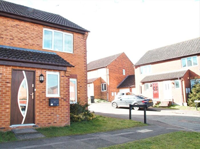 3 Bedroom Semi-Detached House To Rent In Titty Ho, NN9