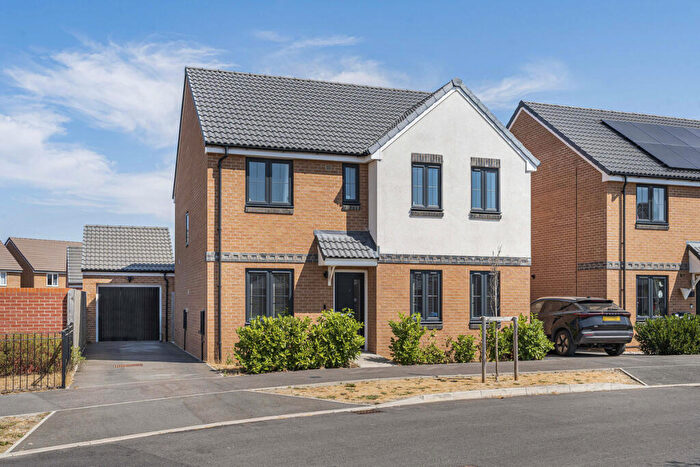 4 Bedroom Detached House For Sale In Gloucester Place, Grove, OX12