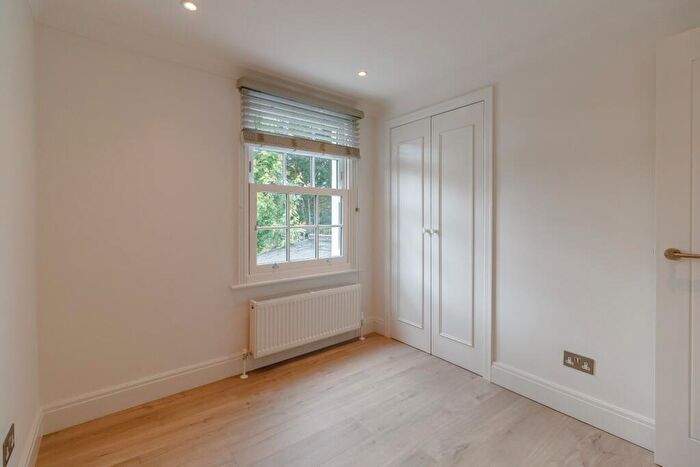 2 Bedroom Detached House To Rent In Pantile Road, Weybridge, KT13
