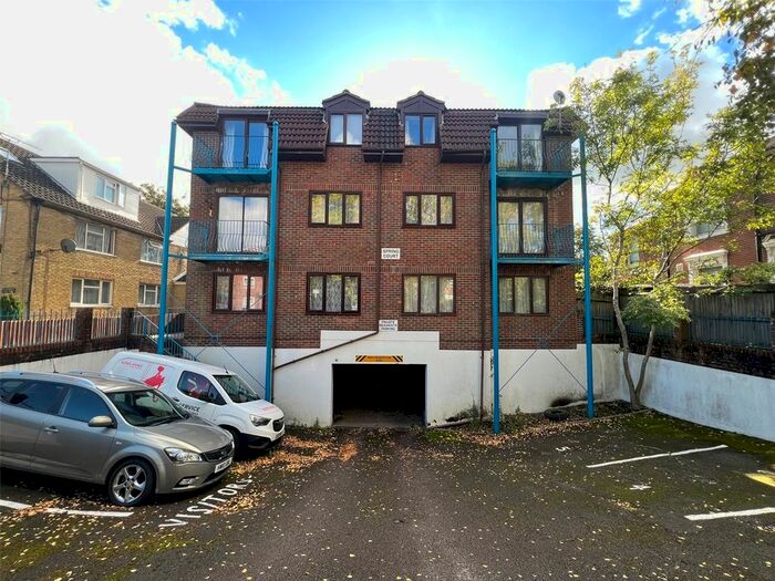 1 Bedroom Flat To Rent In Roberts Road, Southampton, Hampshire, SO15