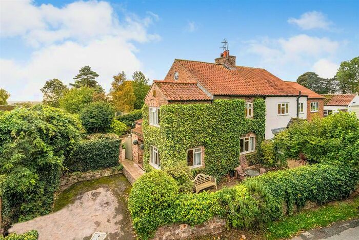4 Bedroom Semi-Detached House For Sale In Aldborough, Boroughbridge, York, YO51