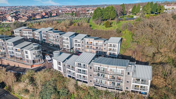 2 Bedroom Flat For Sale In Weavers Mill Close, Bristol, BS5