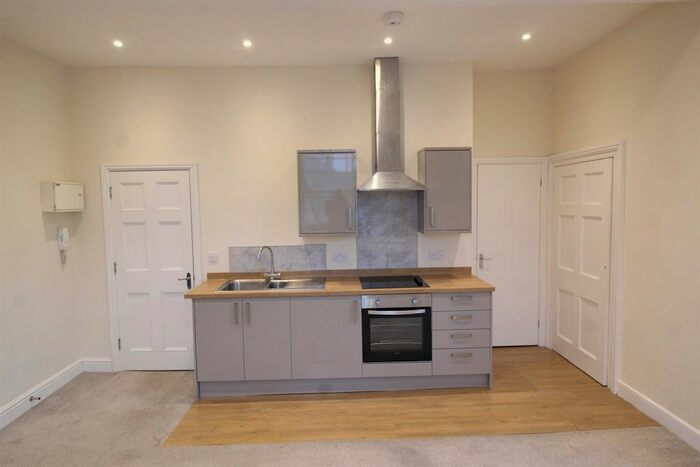 1 Bedroom Flat To Rent In Market Place, Chippenham, SN15