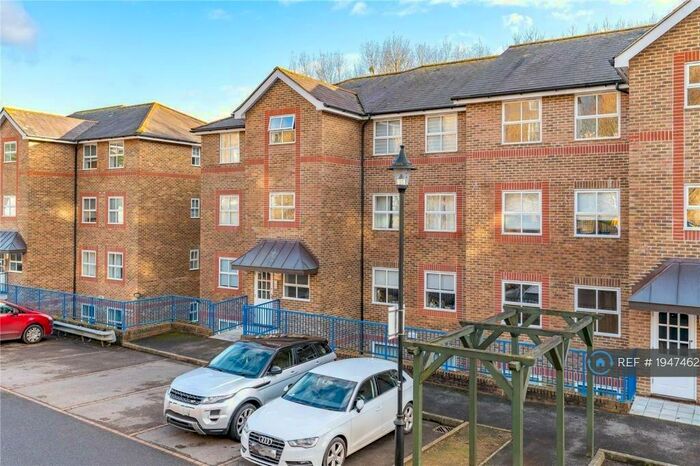 3 Bedroom Flat To Rent In River Bank Close, Maidstone, ME15
