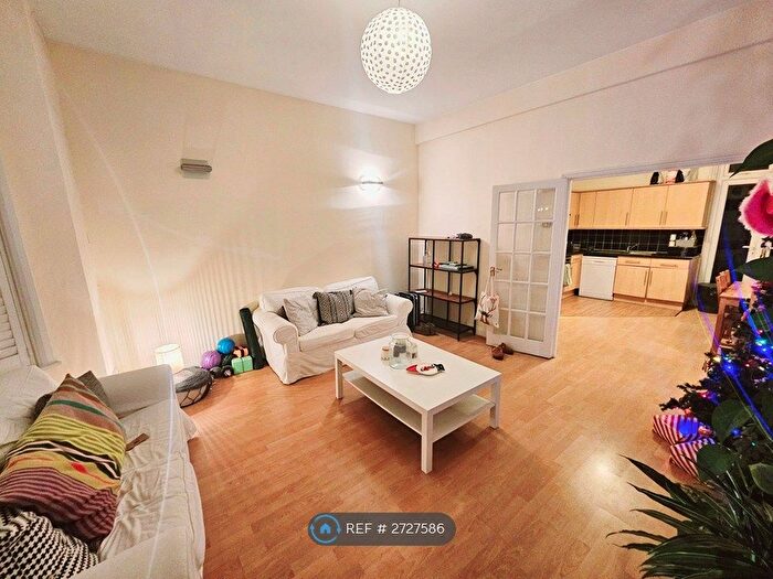2 Bedroom Flat To Rent In Carminia Road, London, SW17